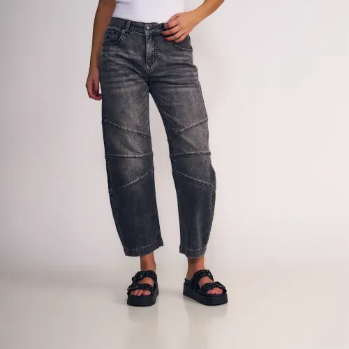 Jeans Barrel Cortes en Rodilla