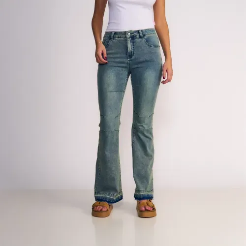 Jeans Britney Mid Rusty con Detalles en Rodilla