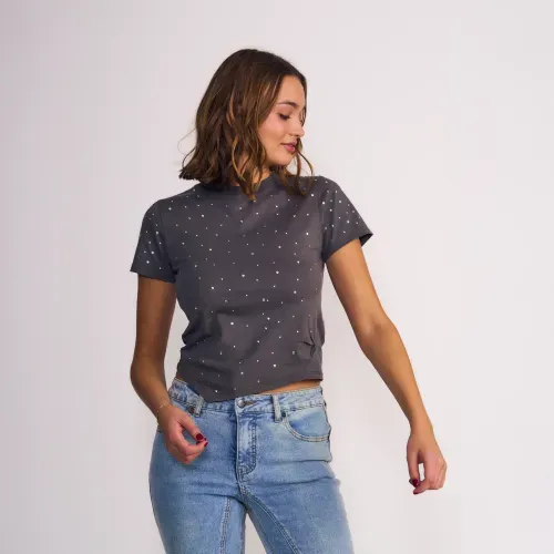 Polera Manga Corta Street Core Tachas