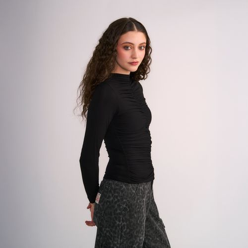 Polera Il Gioco Manga Larga Essentials Drapeado Frontal